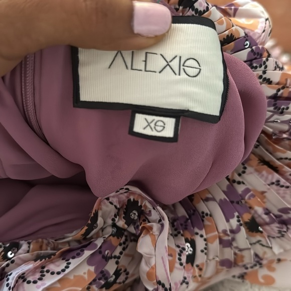 NWOT ALEXIS Amonda Floral Pleated Tiered Long Dress size XS - Picture 7 of 8